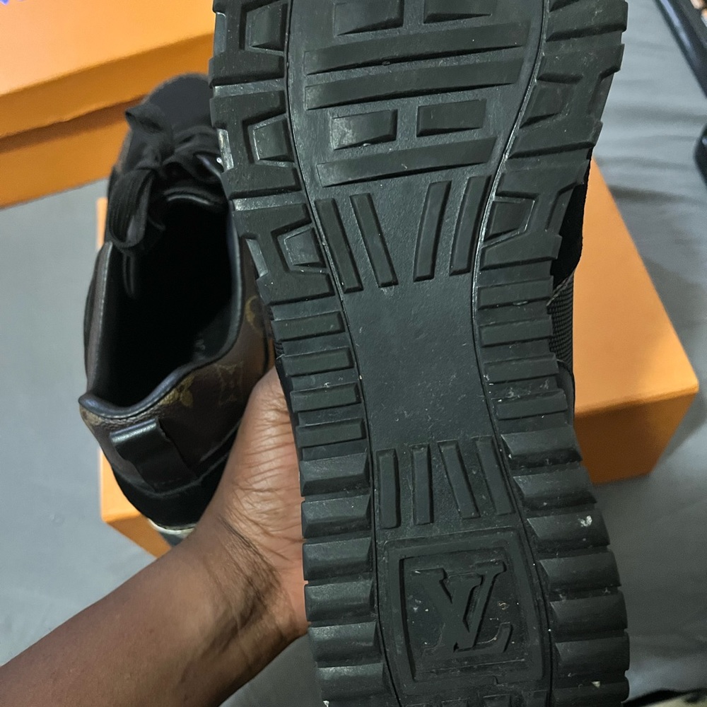 LV sneakers - Picture 8 of 9